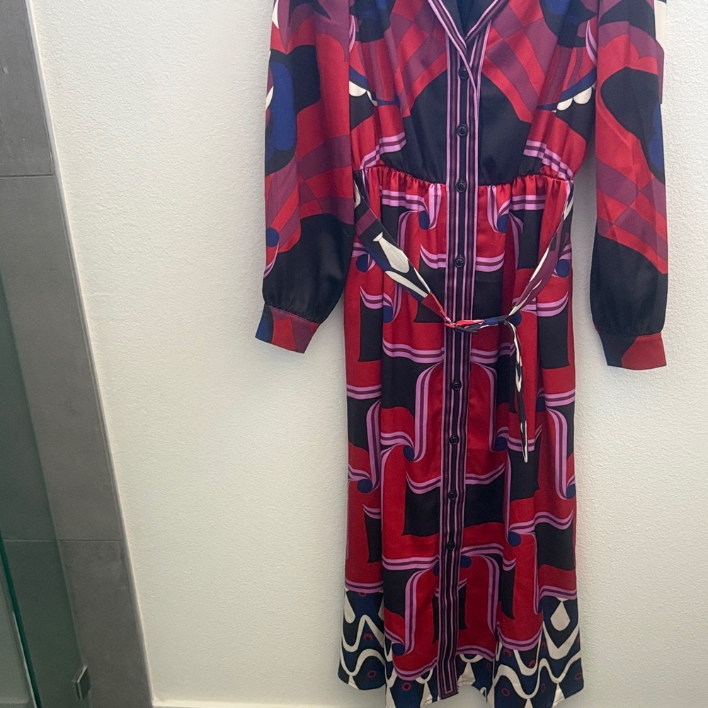 Elegant Long Sleeve Dress in Red and Black - Picture 2 of 3